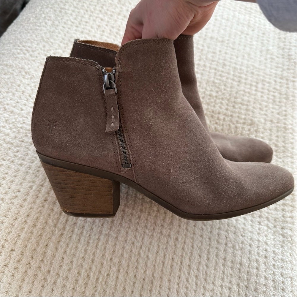 Frye tan booties sz 9 - Picture 4 of 9